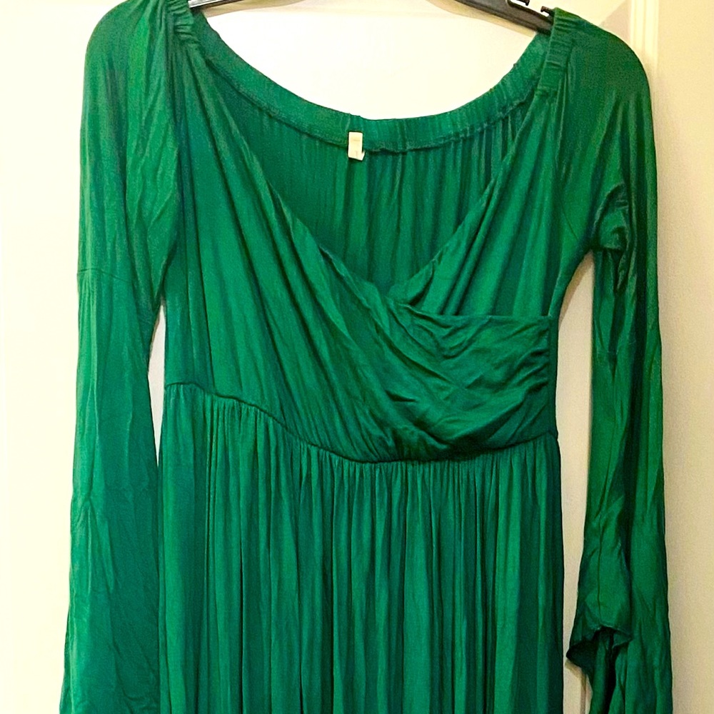 Green maternity/ pregnancy photo shoot dress